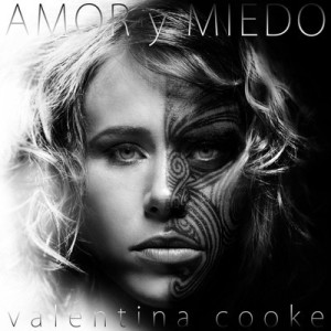 Album cover of "Amor y Miedo" (2013) by Valentina Cooke. 