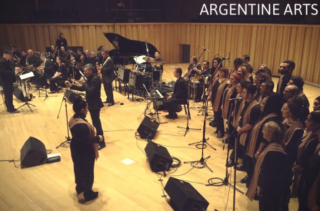 Finocchi directs the AfroSound Choir at the Usina del Arte in Buenos Aires. 